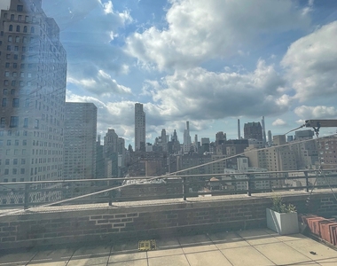 E 82 St - Photo Thumbnail 4