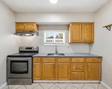 5206 W Ocotillo Road - Photo Thumbnail 6