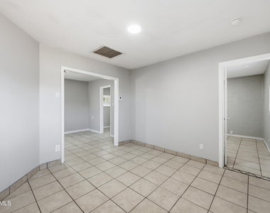 5206 W Ocotillo Road - Photo Thumbnail 1
