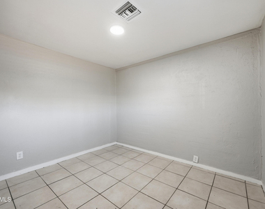 5206 W Ocotillo Road - Photo Thumbnail 11