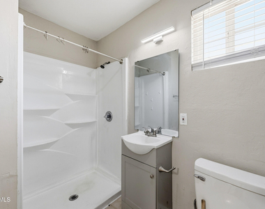 5206 W Ocotillo Road - Photo Thumbnail 13