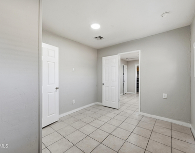 5206 W Ocotillo Road - Photo Thumbnail 10