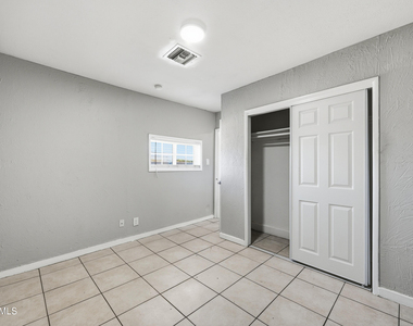 5206 W Ocotillo Road - Photo Thumbnail 12