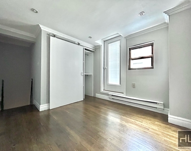 East 23 Street - Photo Thumbnail 3