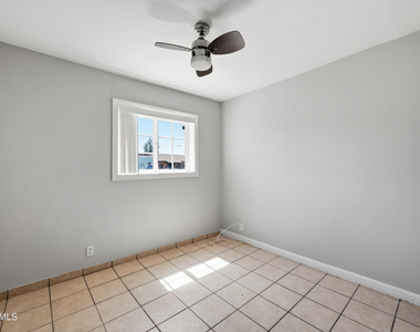 5206 W Ocotillo Road - Photo Thumbnail 10