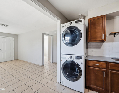 5206 W Ocotillo Road - Photo Thumbnail 13