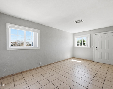 5206 W Ocotillo Road - Photo Thumbnail 4