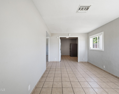 5206 W Ocotillo Road - Photo Thumbnail 2