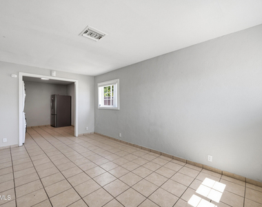 5206 W Ocotillo Road - Photo Thumbnail 3