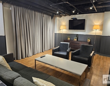 East 63 Street - Photo Thumbnail 4