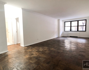 E 82 St - Photo Thumbnail 1