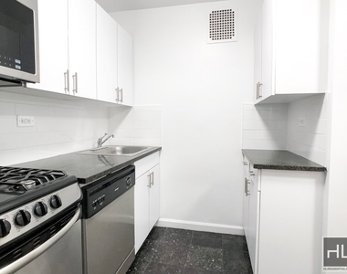 E 82 St - Photo Thumbnail 4