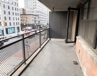 E 82 St - Photo Thumbnail 5