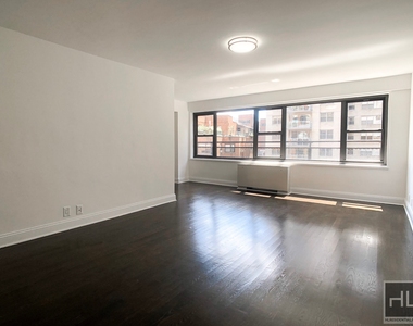 East 56 Street - Photo Thumbnail 4