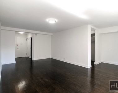 East 56 Street - Photo Thumbnail 2