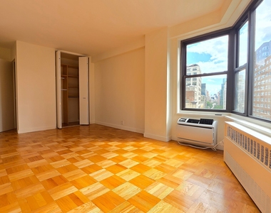 Fourth Avenue - Photo Thumbnail 4