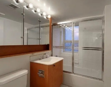 West 30 Street - Photo Thumbnail 3