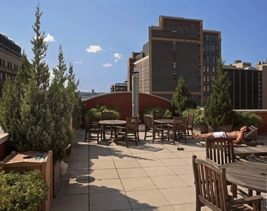 West 30 Street - Photo Thumbnail 4