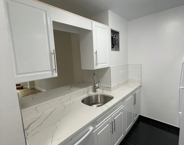 East 71st Street - Photo Thumbnail 6