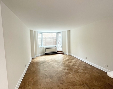 East 71st Street - Photo Thumbnail 3