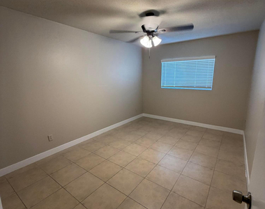 11446 N 33rd Avenue - Photo Thumbnail 3
