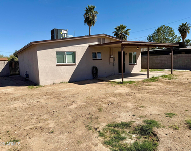11446 N 33rd Avenue - Photo Thumbnail 7
