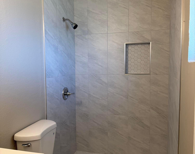 11446 N 33rd Avenue - Photo Thumbnail 2