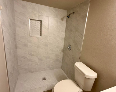 11446 N 33rd Avenue - Photo Thumbnail 6