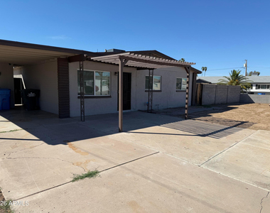 11446 N 33rd Avenue - Photo Thumbnail 8