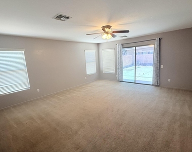 43845 W Arizona Avenue - Photo Thumbnail 12