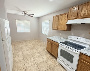 43845 W Arizona Avenue - Photo Thumbnail 13