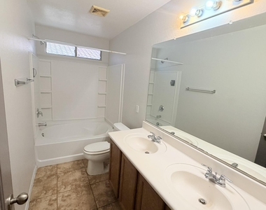 43845 W Arizona Avenue - Photo Thumbnail 4
