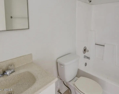 1709 W Mountain View Road - Photo Thumbnail 5