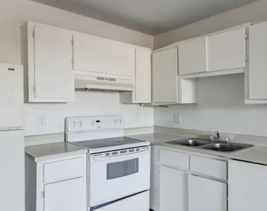 1709 W Mountain View Road - Photo Thumbnail 2