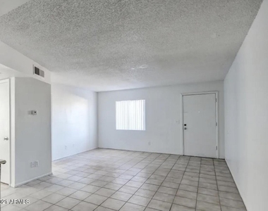 1709 W Mountain View Road - Photo Thumbnail 3