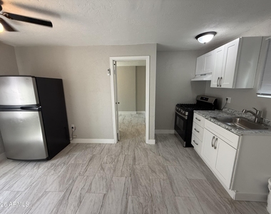 185 W Morelos Street - Photo Thumbnail 2