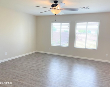 7826 S Peppertree Drive - Photo Thumbnail 4