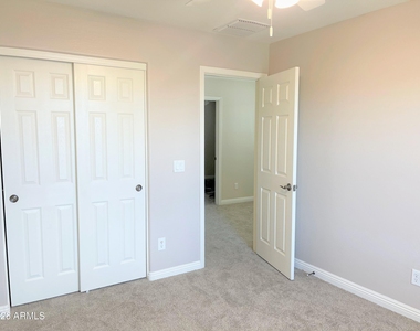 7826 S Peppertree Drive - Photo Thumbnail 14