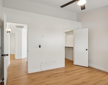 2131 S Peppertree Drive - Photo Thumbnail 7