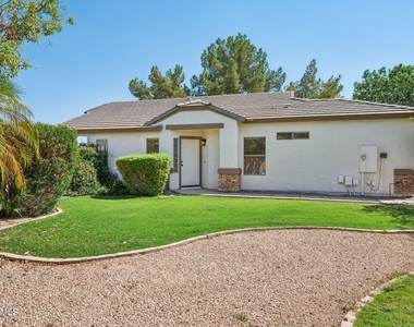 2131 S Peppertree Drive - Photo Thumbnail 10