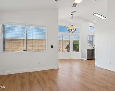 2131 S Peppertree Drive - Photo Thumbnail 5