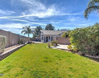 2131 S Peppertree Drive - Photo Thumbnail 17