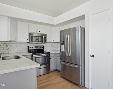 2131 S Peppertree Drive - Photo Thumbnail 21