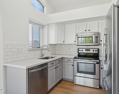2131 S Peppertree Drive - Photo Thumbnail 6