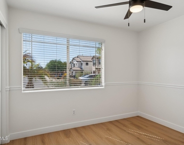 2131 S Peppertree Drive - Photo Thumbnail 16