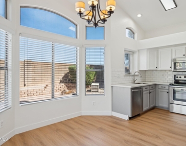 2131 S Peppertree Drive - Photo Thumbnail 2