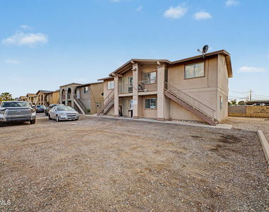 7144 N 66th Drive - Photo Thumbnail 2