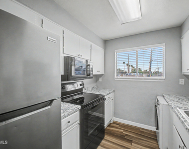7144 N 66th Drive - Photo Thumbnail 19