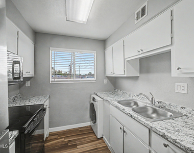 7144 N 66th Drive - Photo Thumbnail 18