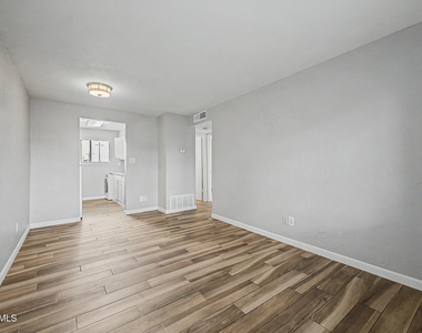 7144 N 66th Drive - Photo Thumbnail 16